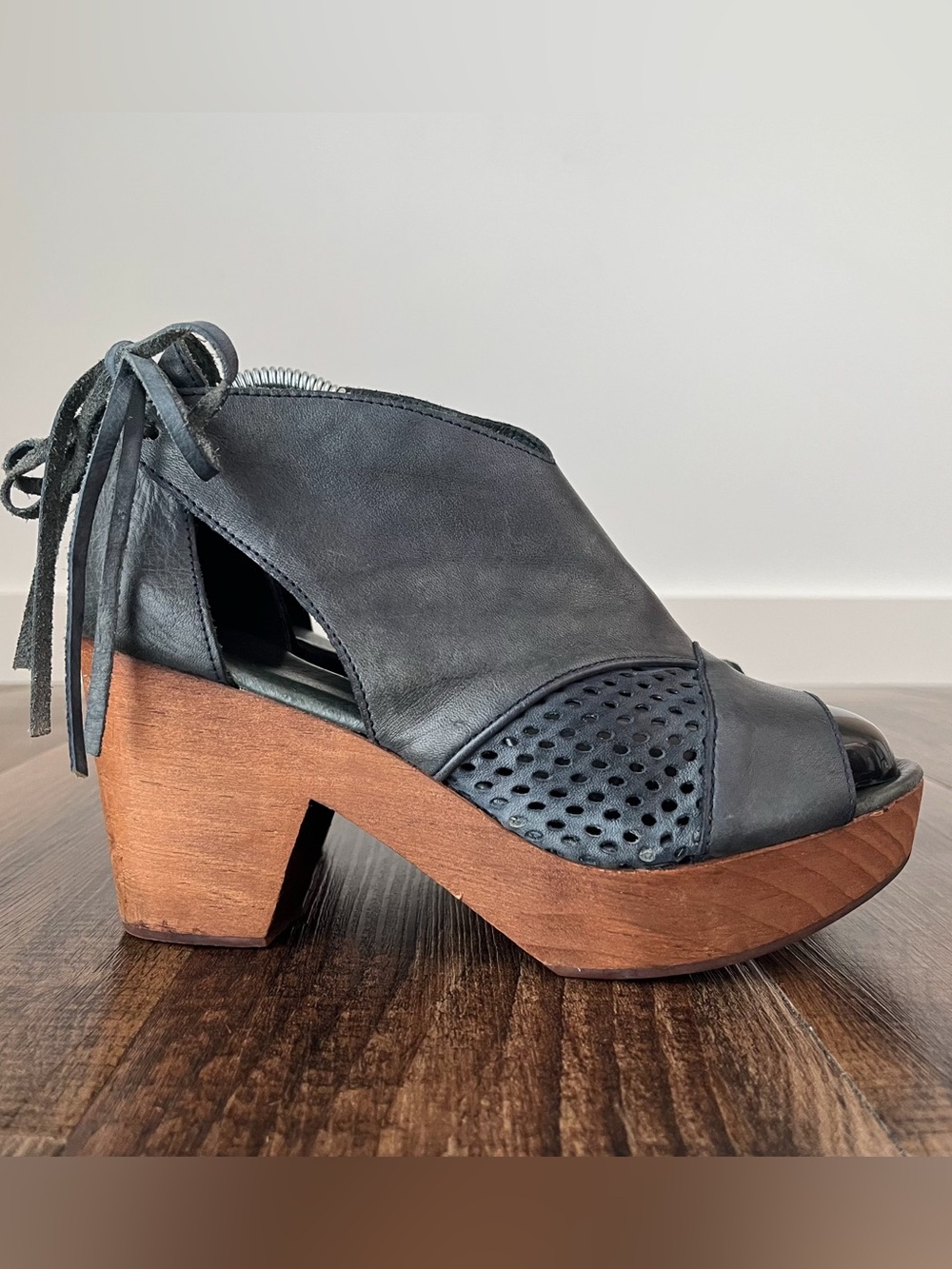 Free People Revolver Leather Clog Heeled Sandal Lace Up Back Boho Size 6.5 EU 37